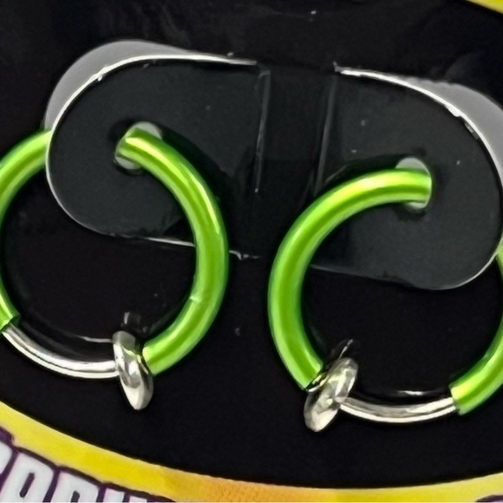 St Patrick’s Day pierce-less Green and Silver Hoop Earrings clip on body jewlrey